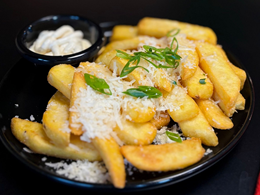 Frytki steakhouse z parmezanem